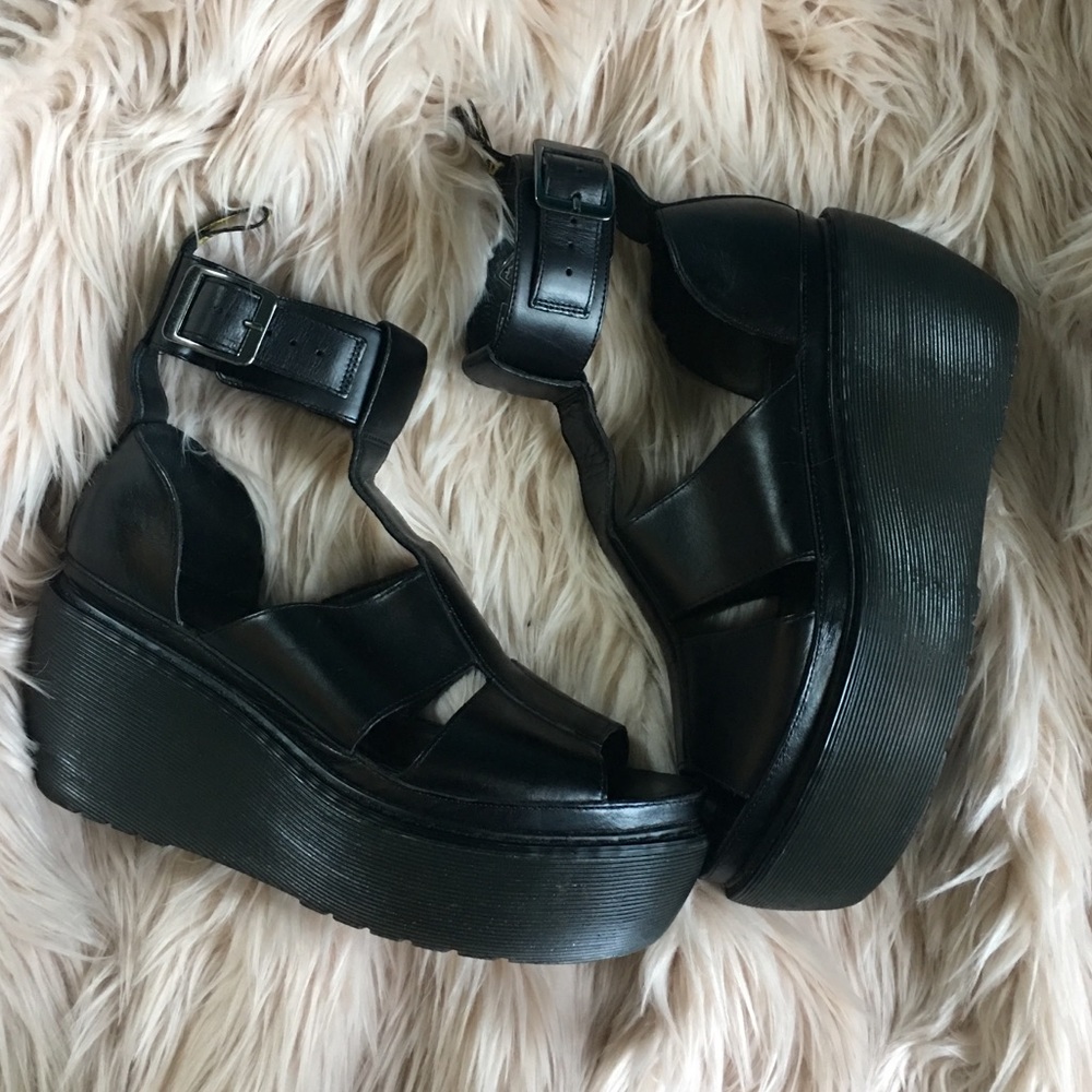 Dr. Martens Bessie platform sandal US 9 leather